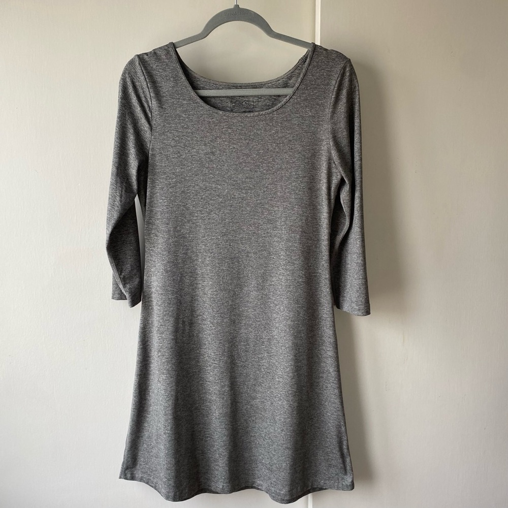 Patagonia Dress Size Medium Athletic Heather Gray Stretch Pullover Cross Back